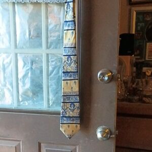 SurreyYellow and Blue Patterned Tie